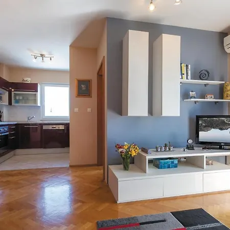 Three-bedroom Kastel Gomilica With Sea View 04 Apartment Kastela