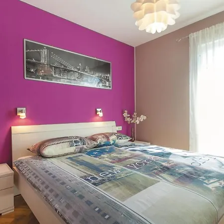 Apartment 3 Bedroom In Kastel Gomilica Kastela