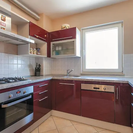 Apartment Three-bedroom Kastel Gomilica With Sea View 04 *