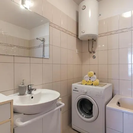 Three-bedroom Kastel Gomilica With Sea View 04 Apartment *
