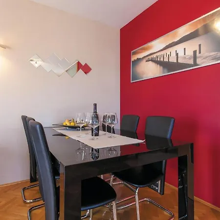 Three-bedroom Kastel Gomilica With Sea View 04 Apartment