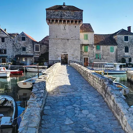 Three-bedroom Kastel Gomilica With Sea View 04 * Kastela